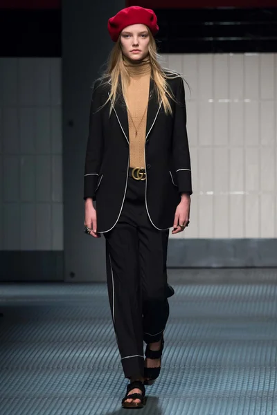 Look 29
